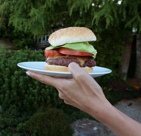 5 tips to grill the perfect summer burger