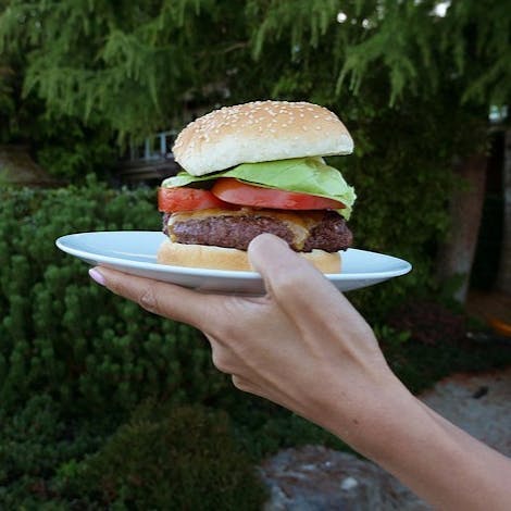 5 tips to grill the perfect summer burger
